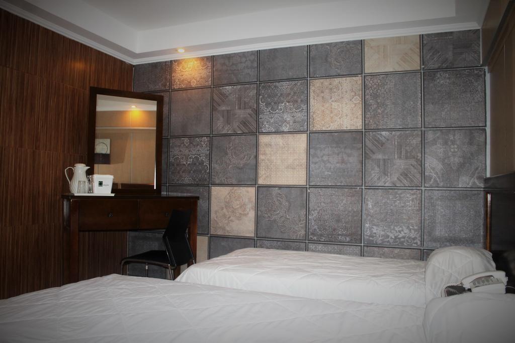 Roma Plaza Hotel 4*