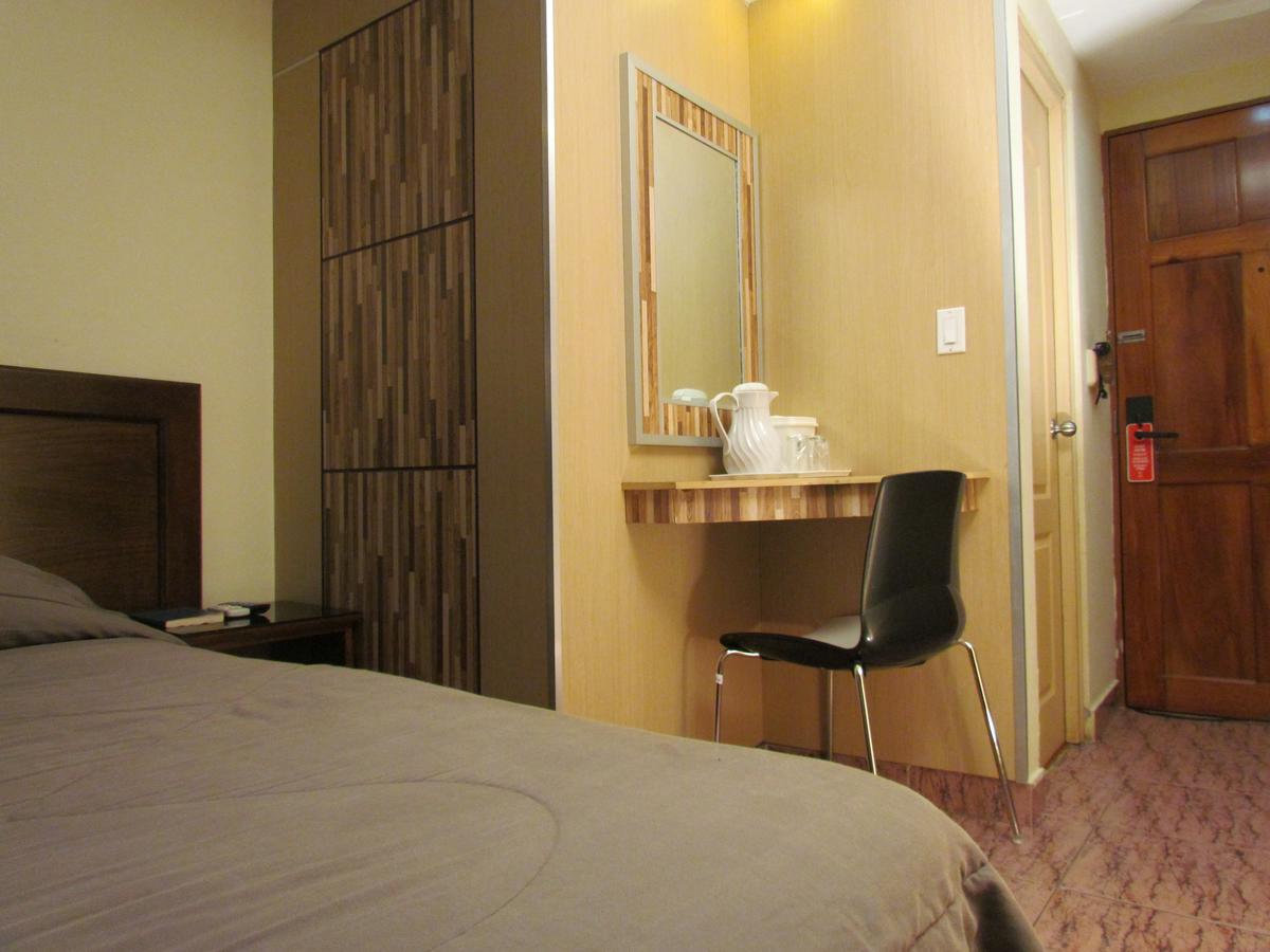 Roma Plaza Hotel 4*