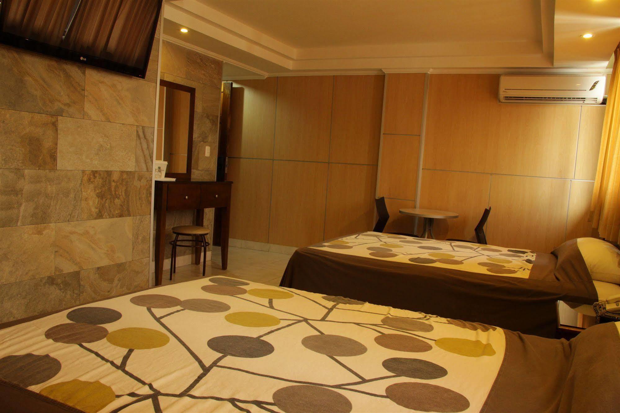 Roma Plaza Hotel